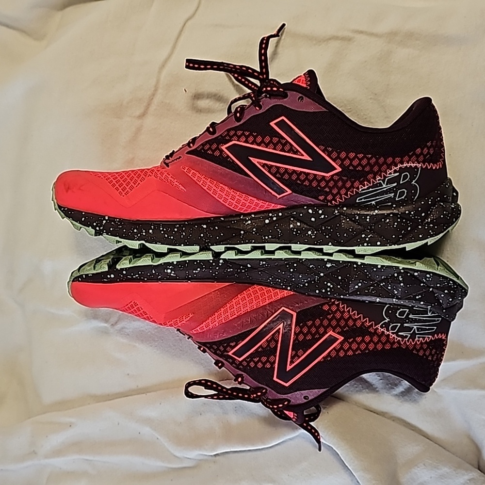 New Balance 690AT Sneakers - Picture 6 of 11